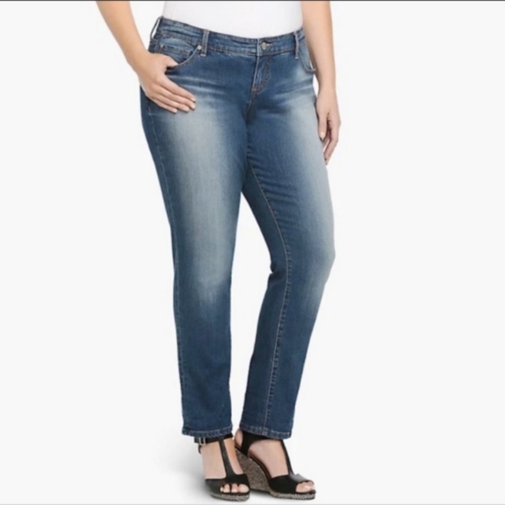 Torrid Boyfriend Skinny Med Wash Mid-Rise Sz 16R